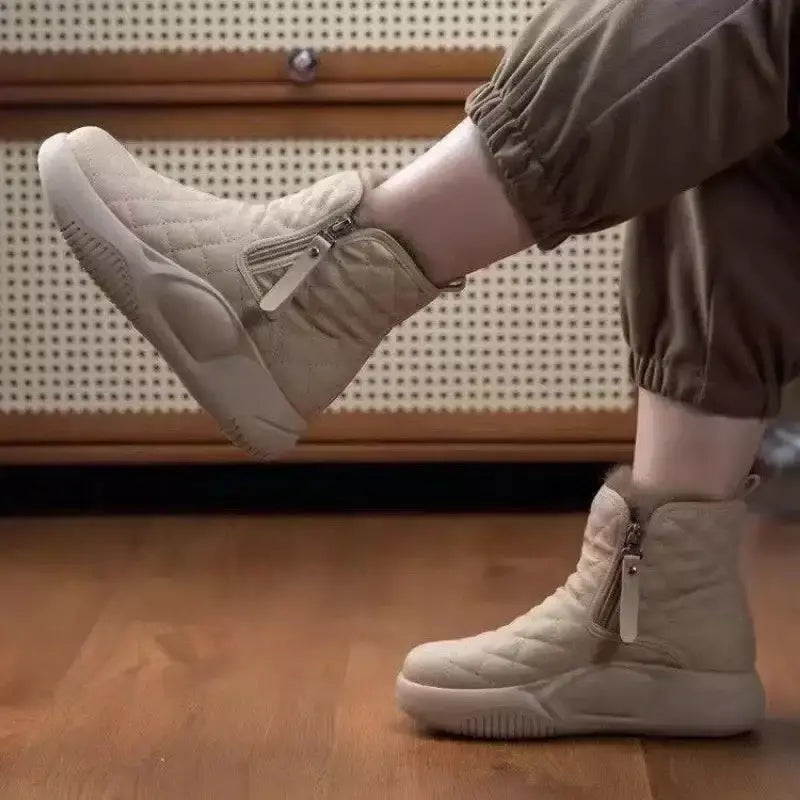 Bota Feminina Cano Médio Acolchoada com Forro Peluciado e Zíper Lateral – Conforto Térmico e Estilo Casual