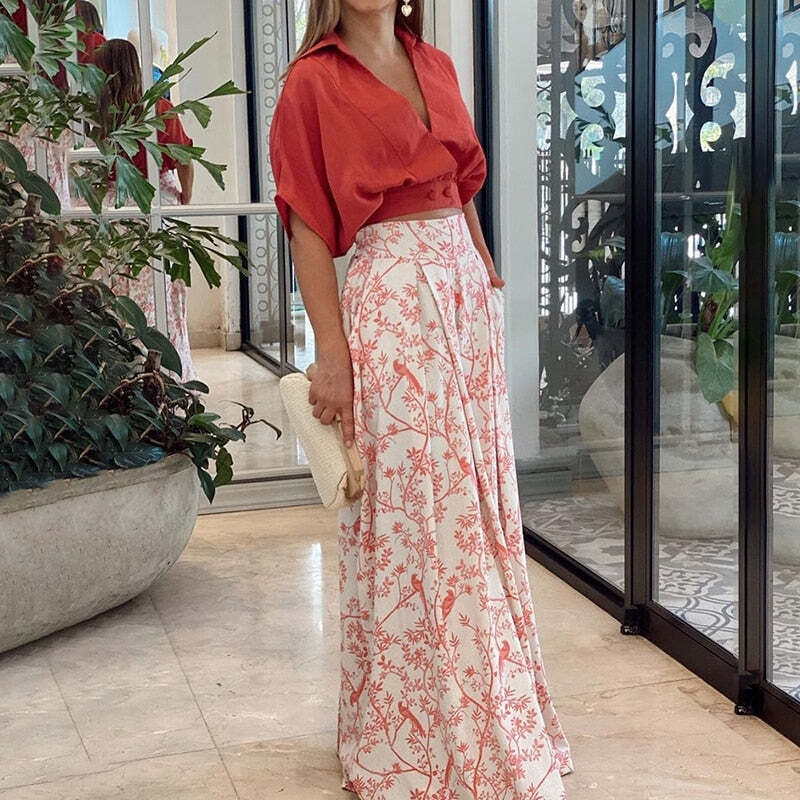 Conjunto Feminino Blusa de Manga Curta com Saia Longa Estampada