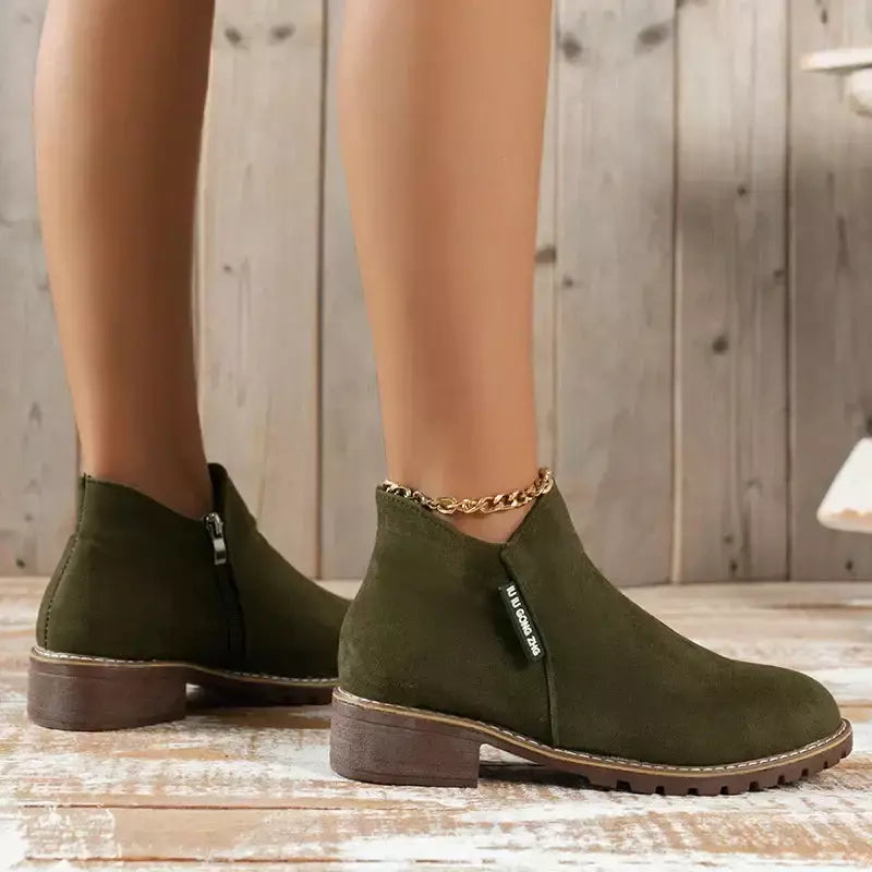 Bota Casual Zíper Lateral Ember Black – Estilo e Conforto para o Seu Dia a Dia