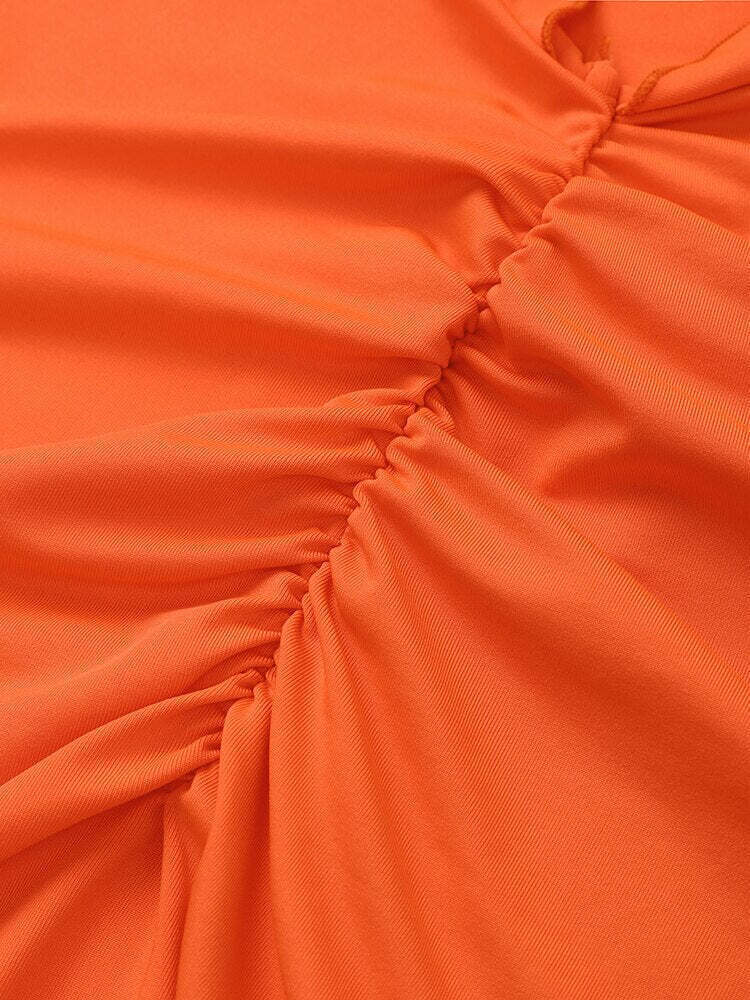 Vestido Longo Justo com Decote Fino e Caimento Elegante – Modernidade e Estilo