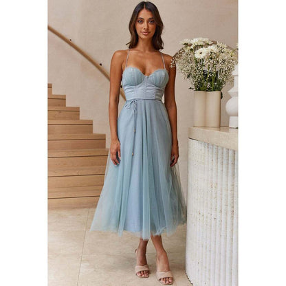 Vestido Midi de Tule com Corpete Estruturado e Alças Finas – Estilo Romântico e Sofisticado
