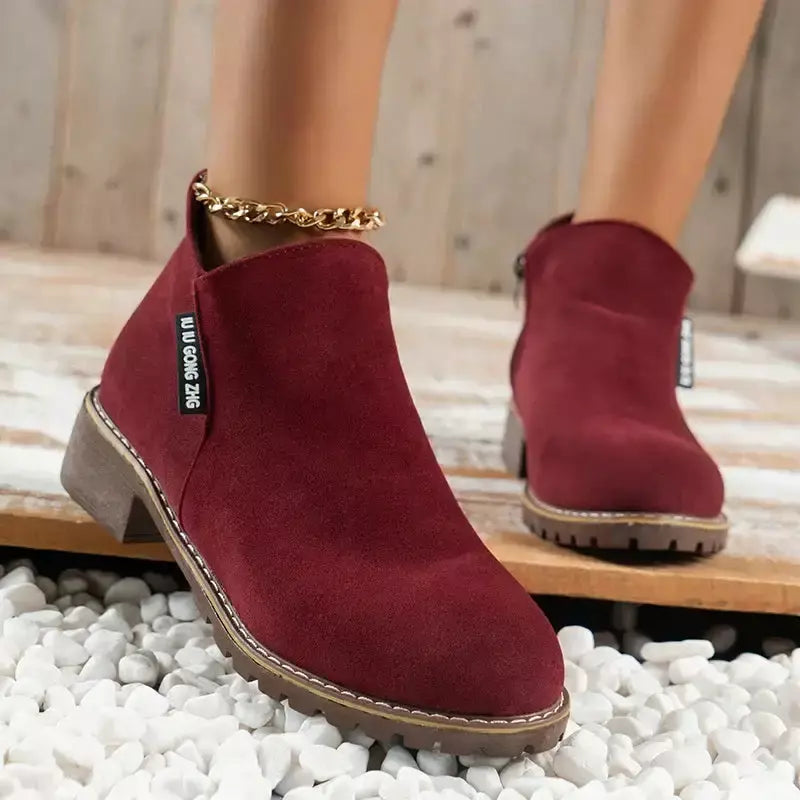 Bota Casual Zíper Lateral Ember Black – Estilo e Conforto para o Seu Dia a Dia
