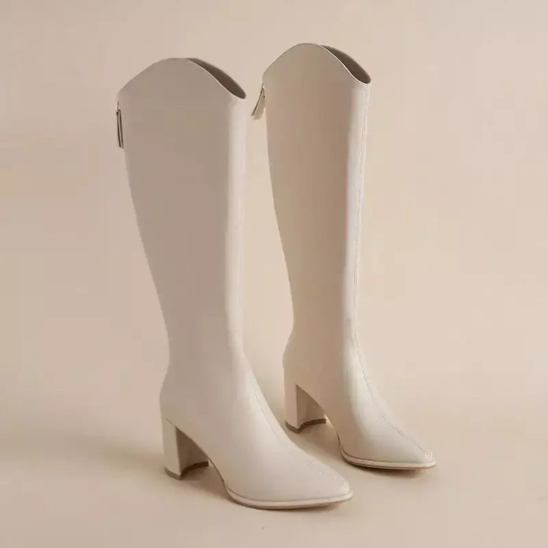 Bota Alta Feminina com Salto Ivy – Estilo e Conforto para Todos os Momentos
