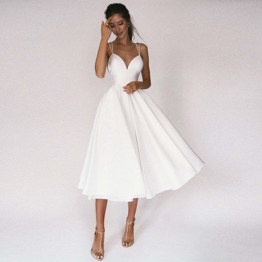 Vestido Longo de Alças Finas com Decote Profundo e Saia Rodada – Elegância e Sofisticação para Momentos Únicos