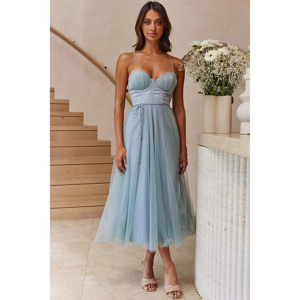 Vestido Midi de Tule com Corpete Estruturado e Alças Finas – Estilo Romântico e Sofisticado