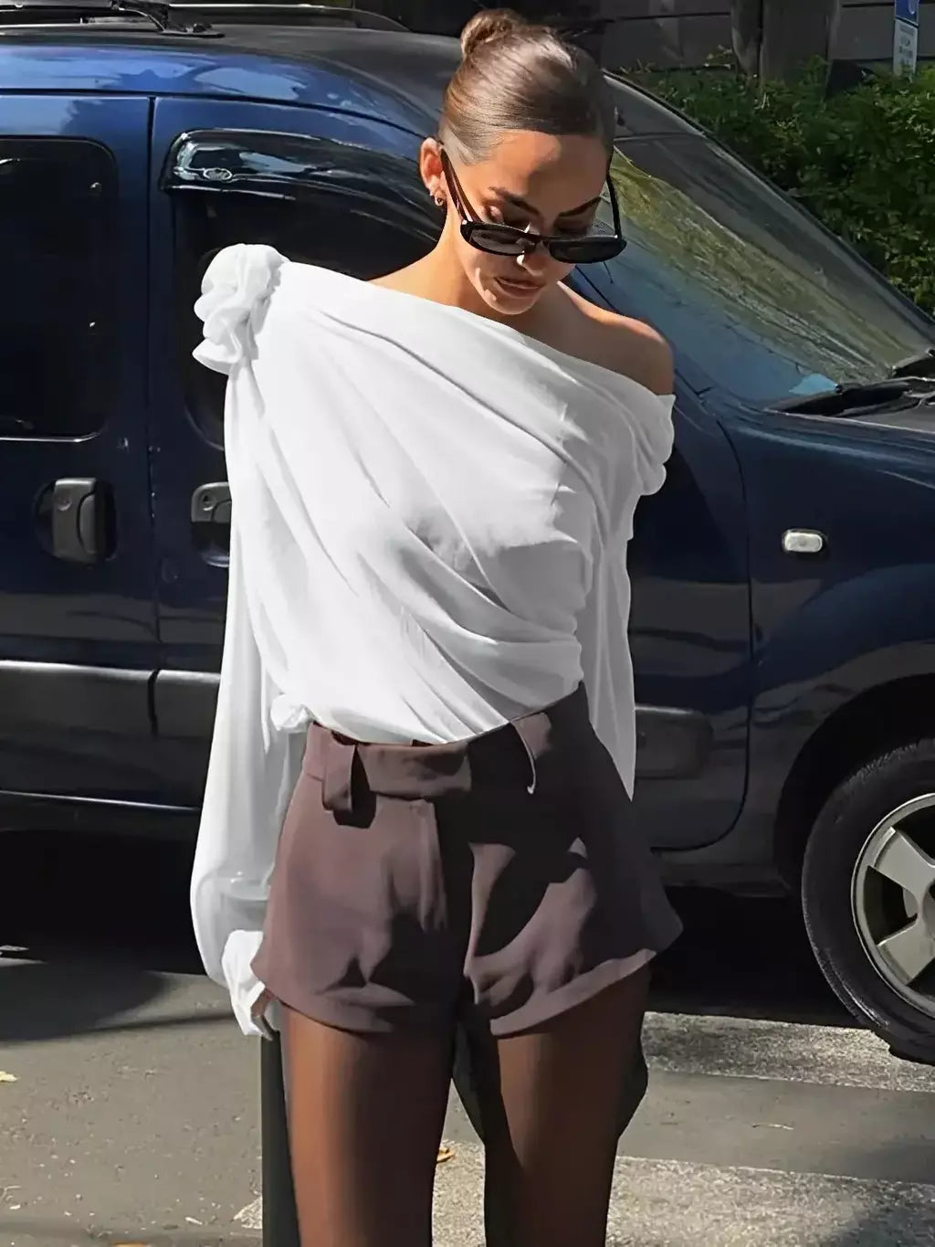 Blusa Feminina de Ombro Único com Flor em Chiffon - Elise