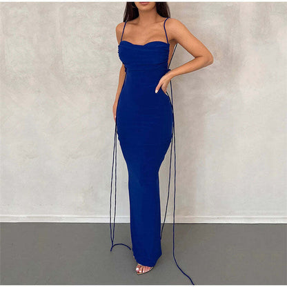 Vestido Longo Justo com Alças Finas e Amarração Lateral – Elegância Contemporânea para Ocasiões Especiais