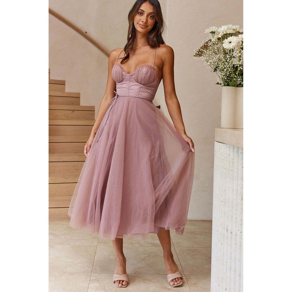 Vestido Midi de Tule com Corpete Estruturado e Alças Finas – Estilo Romântico e Sofisticado