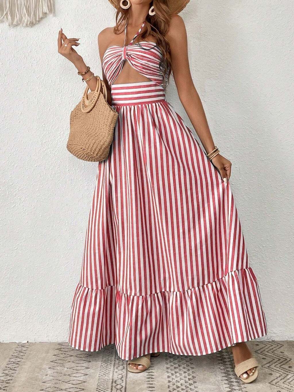 Vestido Longo Listrado com Recorte Frontal e Amarração – Estilo e Frescor para o Verão