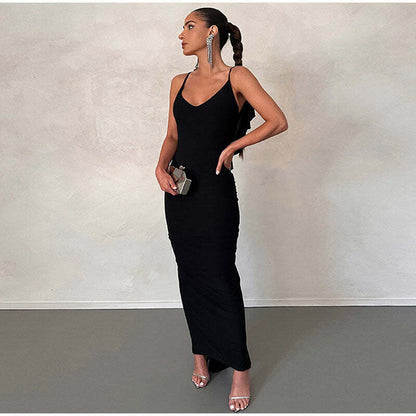 Vestido Longo Justo com Decote Fino e Caimento Elegante – Modernidade e Estilo