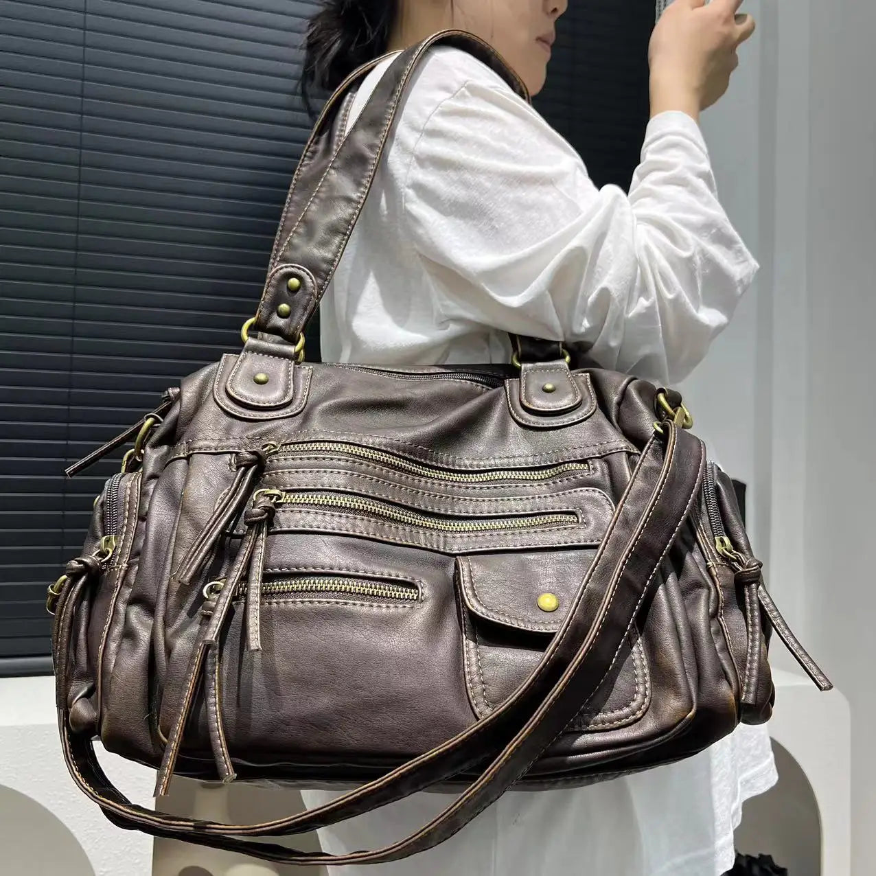 Bolsa Tiracolo Y2K Feminina em Couro Sintético com Múltiplos Bolsos