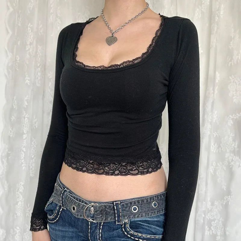 Blusa Preta Y2K Manga Longa com Renda Cropped Slim