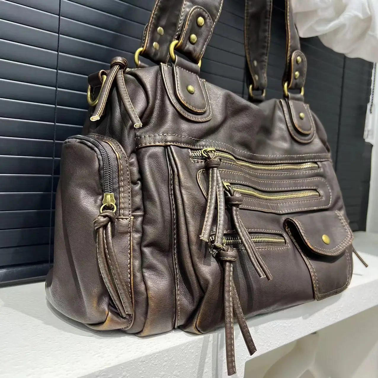 Bolsa Tiracolo Y2K Feminina em Couro Sintético com Múltiplos Bolsos