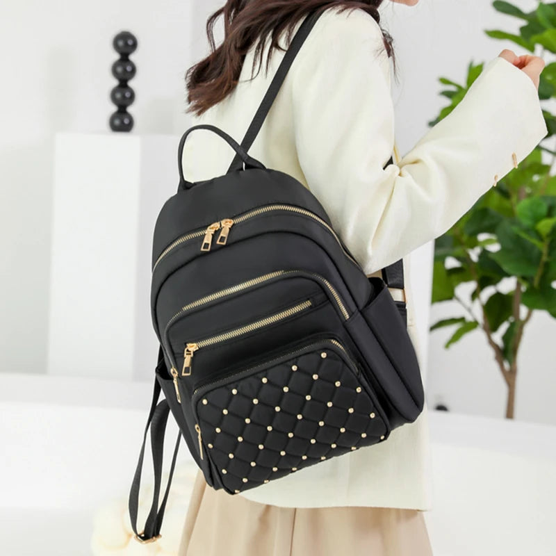 Mochila Feminina Nylon Impermeável Grande com Tachas