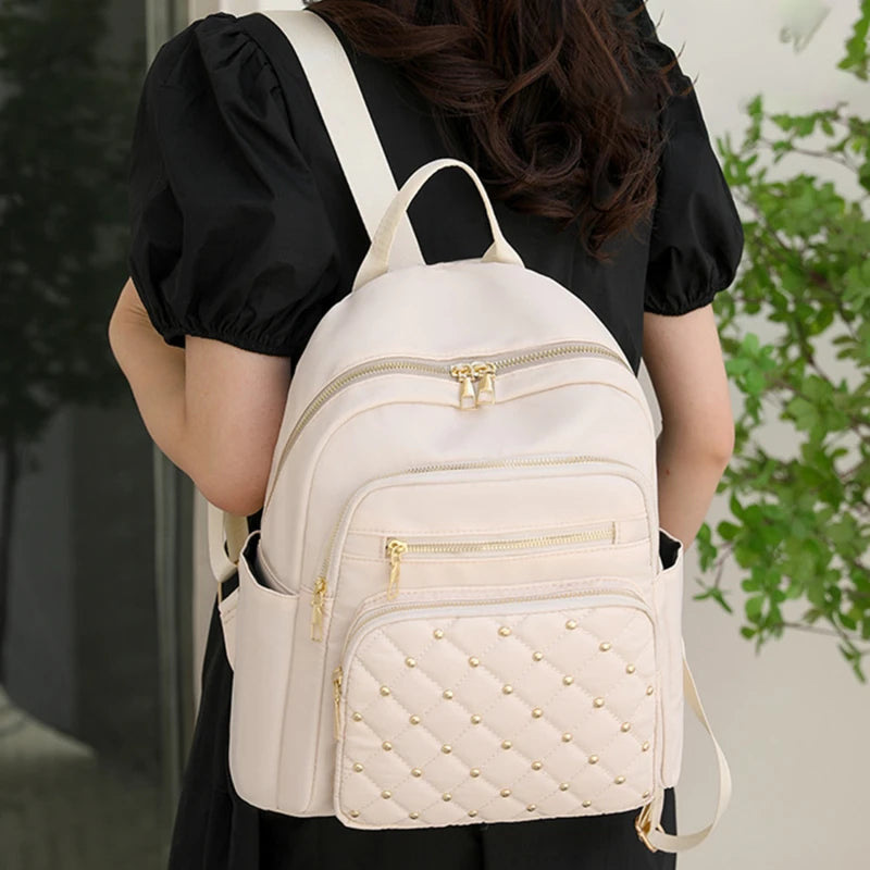 Mochila Feminina Nylon Impermeável Grande com Tachas