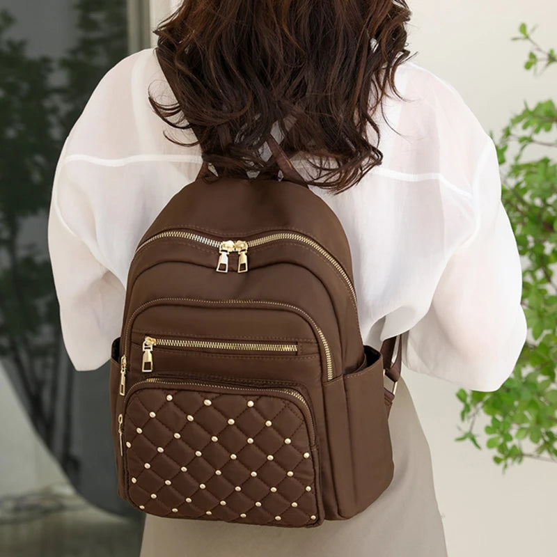 Mochila Feminina Nylon Impermeável Grande com Tachas