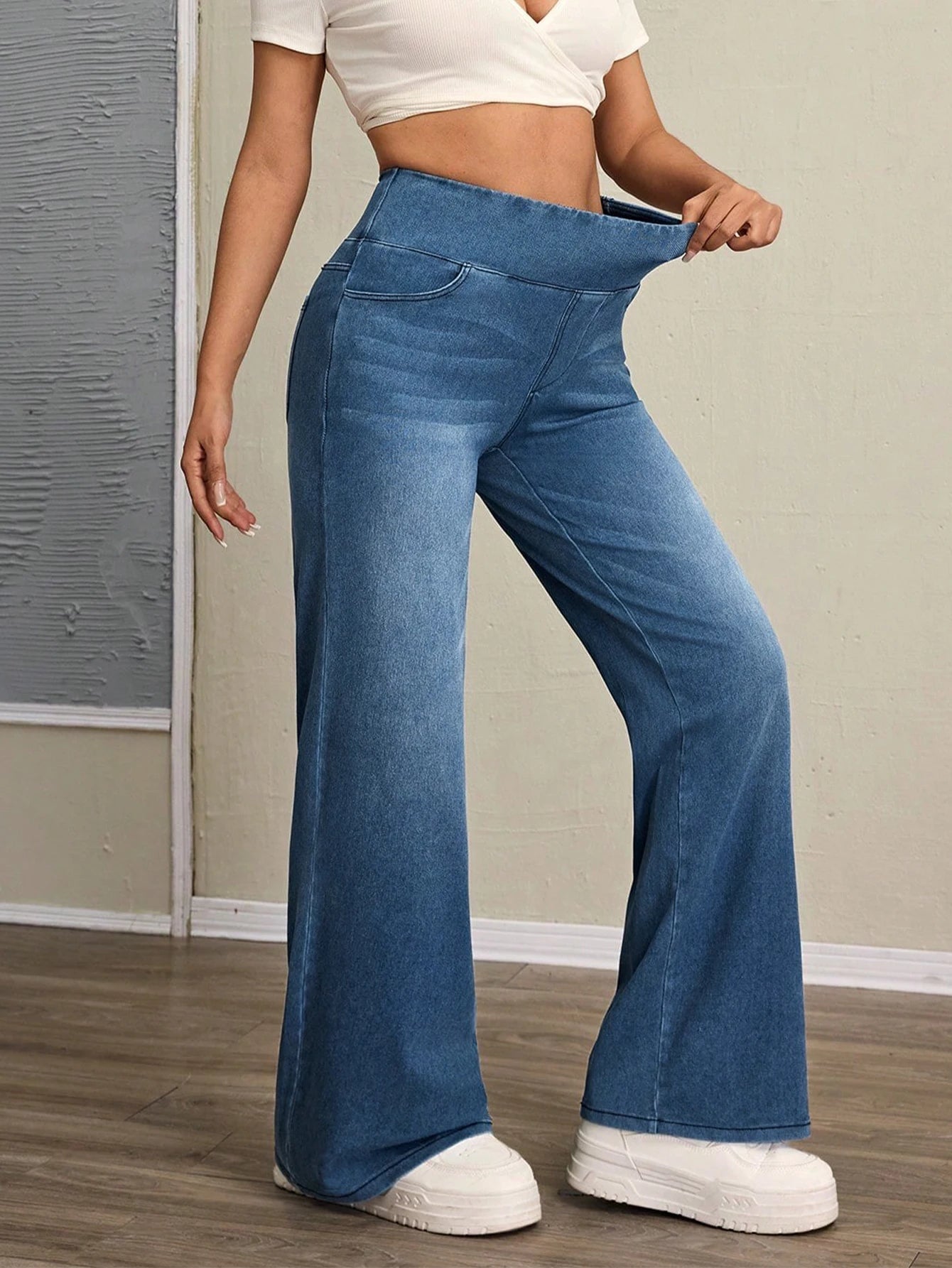 Calça Jeans Flare Cintura Alta Feminina Tummy Control em Denim Stretch