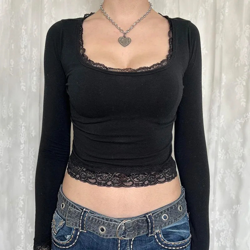 Blusa Preta Y2K Manga Longa com Renda Cropped Slim