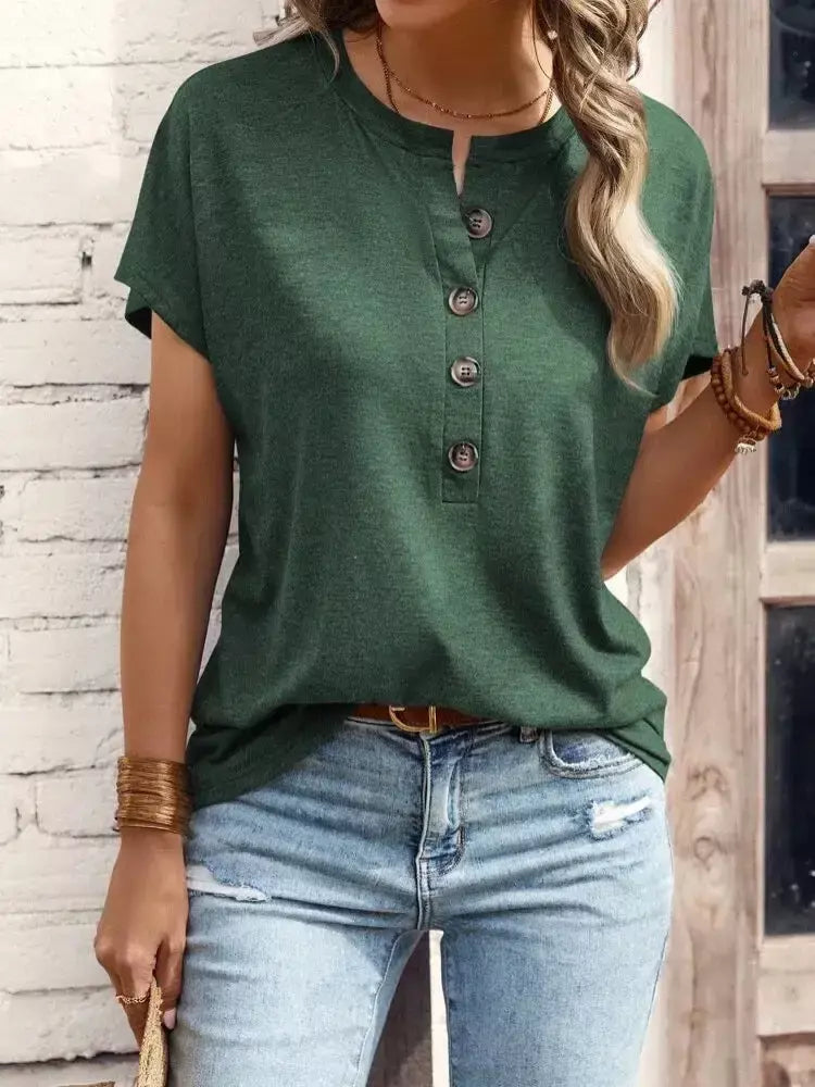Blusa Feminina Básica com Gola Redonda e Abertura Frontal de Botões - Isolde
