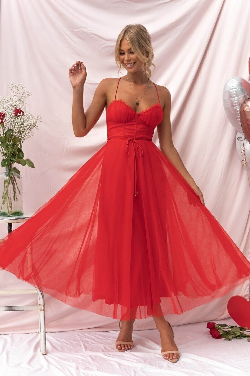 Vestido Midi de Tule com Corpete Estruturado e Alças Finas – Estilo Romântico e Sofisticado