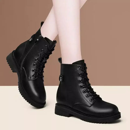 Bota Coturno Feminino Preto com Cadarço e Zíper Lateral – Estilo e Conforto no Dia a Dia