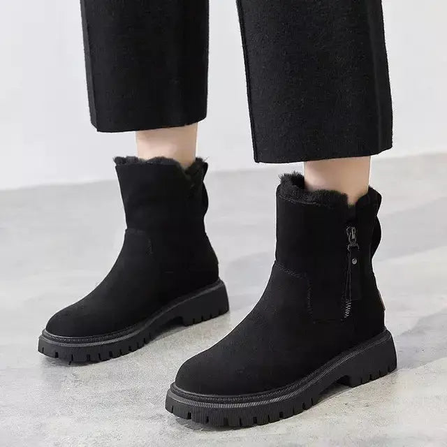 Bota Feminina de Inverno com Forro Peluciado – Conforto, Estilo e Proteção nos Dias Frios