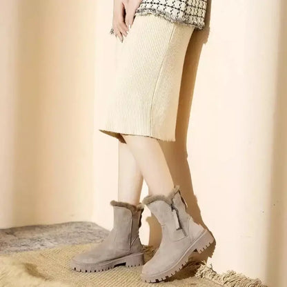 Bota Feminina de Inverno com Forro Peluciado – Conforto, Estilo e Proteção nos Dias Frios