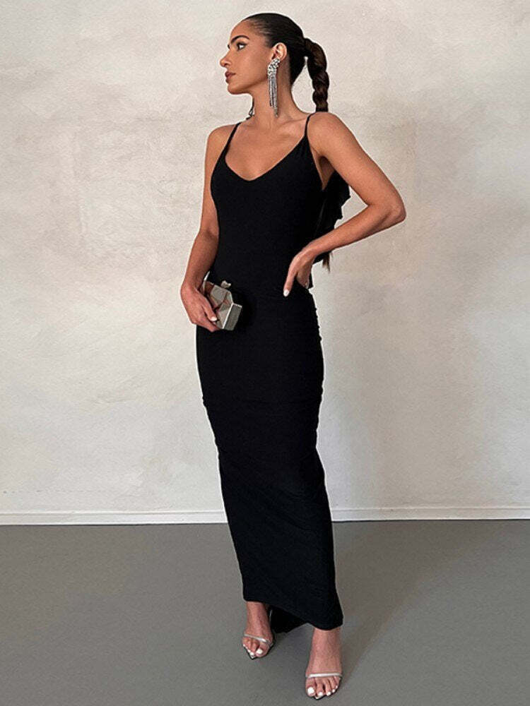 Vestido Longo Justo com Decote Fino e Caimento Elegante – Modernidade e Estilo