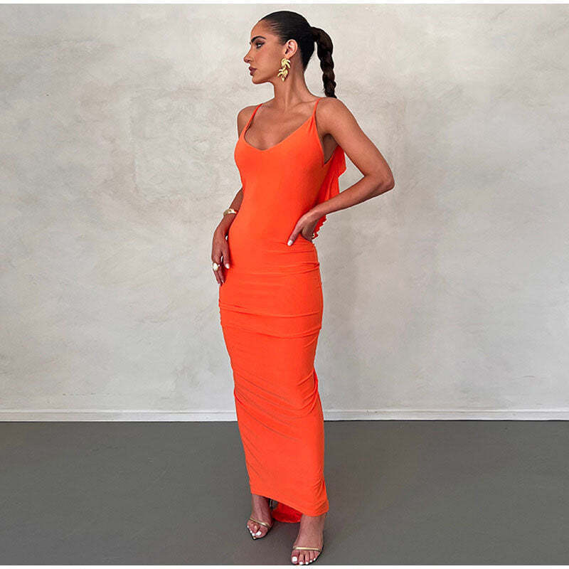 Vestido Longo Justo com Decote Fino e Caimento Elegante – Modernidade e Estilo