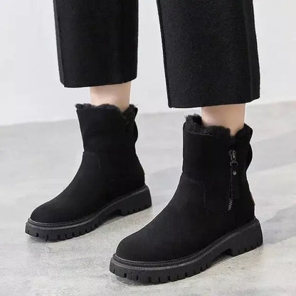 Bota Feminina de Inverno com Forro Peluciado – Conforto, Estilo e Proteção nos Dias Frios