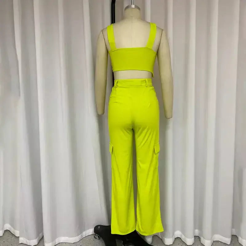 Conjunto Feminino com Top e Calça Pantalona – Moderno e Sofisticado