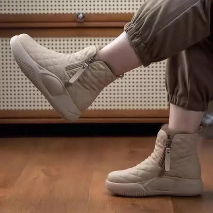 Bota Feminina Cano Médio Acolchoada com Forro Peluciado e Zíper Lateral – Conforto Térmico e Estilo Casual