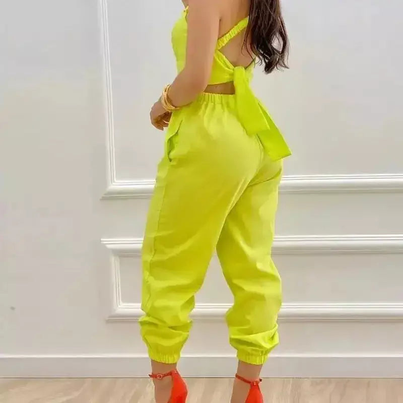 Macacão Feminino Jogger com Alças Largas e Detalhe nas Costas – Estilo Moderno e Conforto em Uma Peça