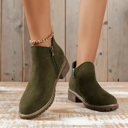 Bota Casual Zíper Lateral Ember Black – Estilo e Conforto para o Seu Dia a Dia