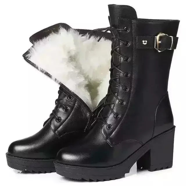 Bota Feminina Preta Cano Médio com Forro de Pelúcia – Conforto e Estilo no Inverno